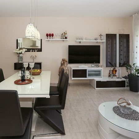 Apartments Villa Theodor Округ Горни Екстериор снимка