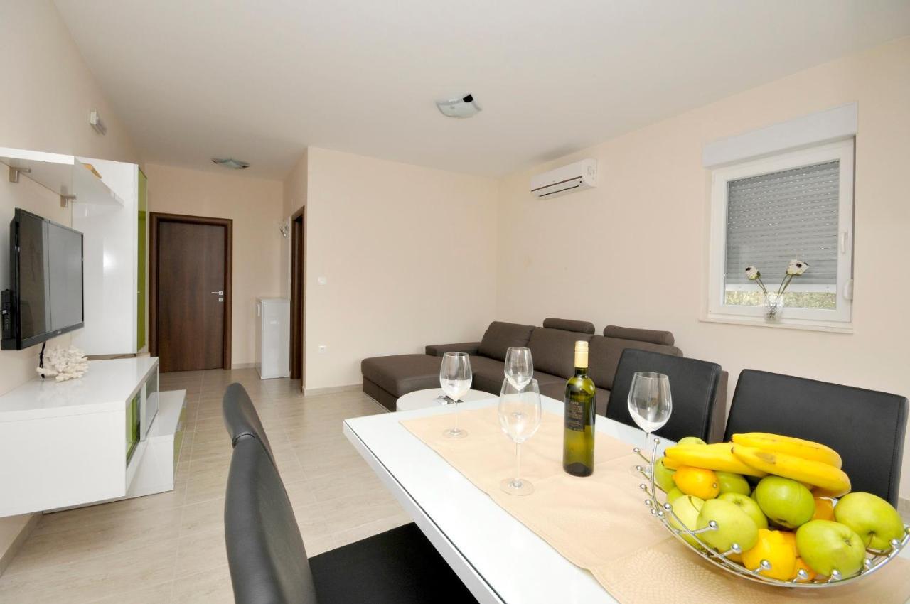 Apartments Villa Theodor Округ Горни Екстериор снимка